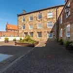 3 Bed In Oc-w1007 Apartamento